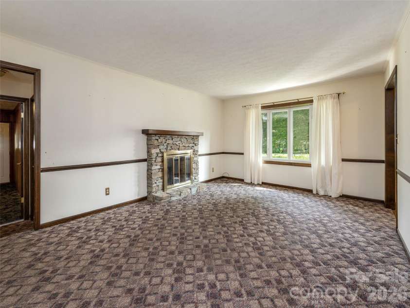 211 Ginseng Lane, Hendersonville, NC 28791.  MLS# CAR4417023, YatesRealty ID 46057. 