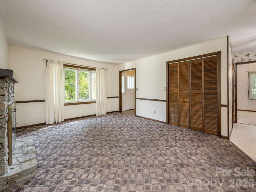 211 Ginseng Lane, Hendersonville, NC 28791.  MLS# CAR4417023, YatesRealty ID 46057. 