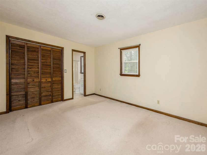 211 Ginseng Lane, Hendersonville, NC 28791.  MLS# CAR4417023, YatesRealty ID 46057. 