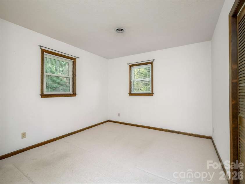 211 Ginseng Lane, Hendersonville, NC 28791.  MLS# CAR4417023, YatesRealty ID 46057. 