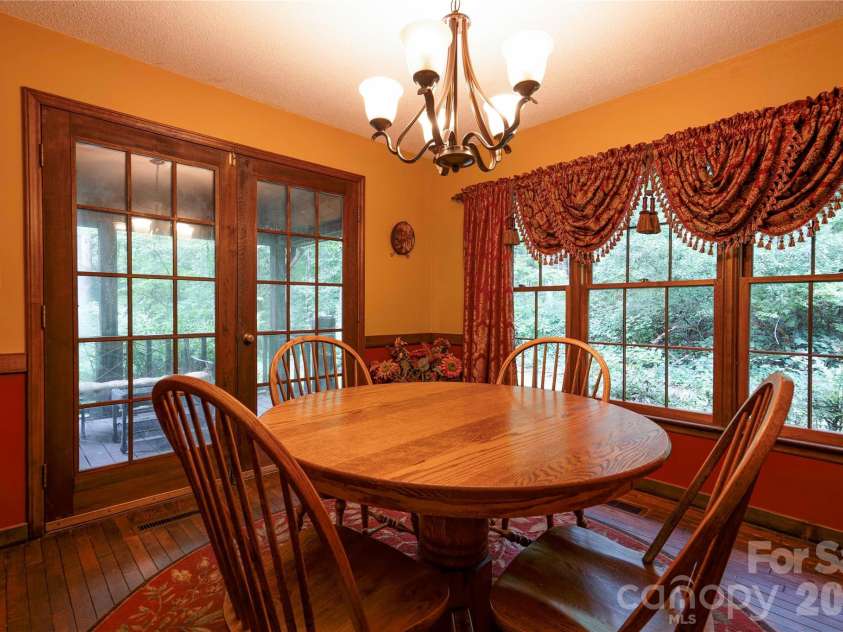 812 Southridge Drive, Kings Mountain, NC 28086.  MLS# CAR4415550, YatesRealty ID 46061. Dining Room