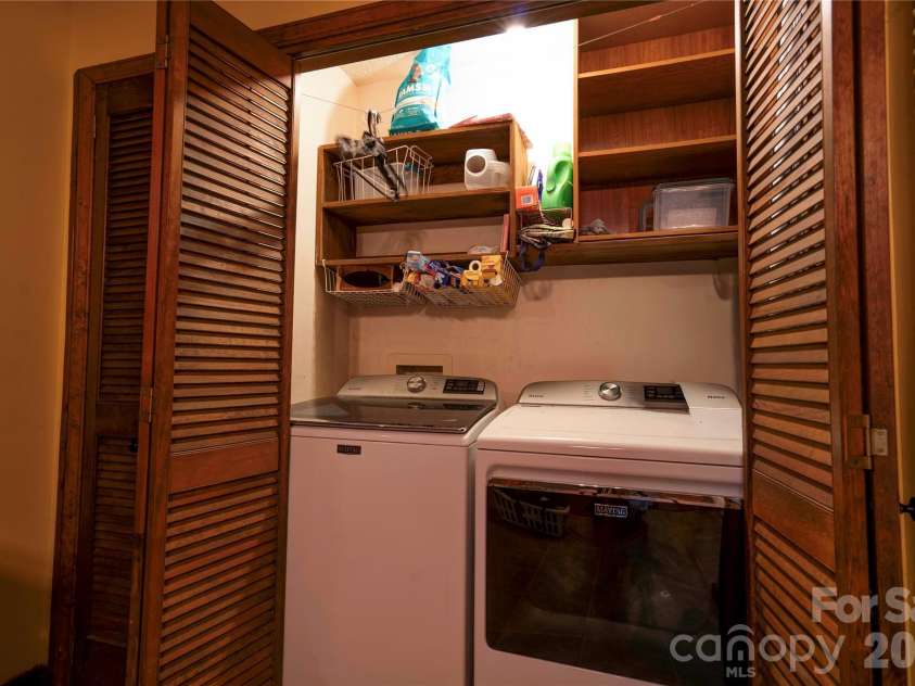 812 Southridge Drive, Kings Mountain, NC 28086.  MLS# CAR4415550, YatesRealty ID 46061. Laundry