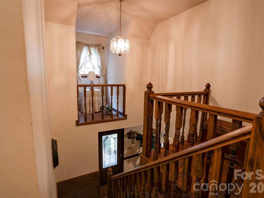 812 Southridge Drive, Kings Mountain, NC 28086.  MLS# CAR4415550, YatesRealty ID 46061. Upper Level