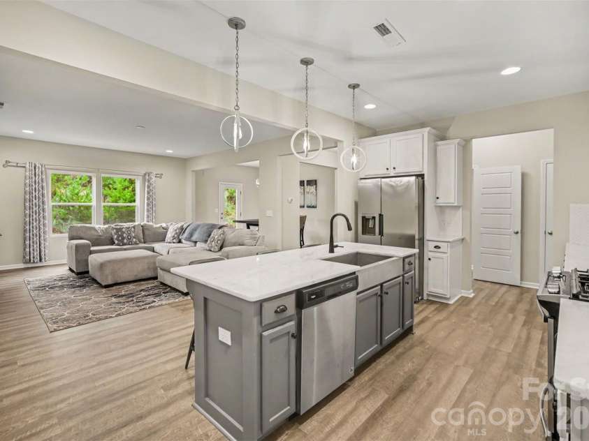 1138 Streamside Lane, York, SC 29745.  MLS# CAR4415623, YatesRealty ID 46062. 