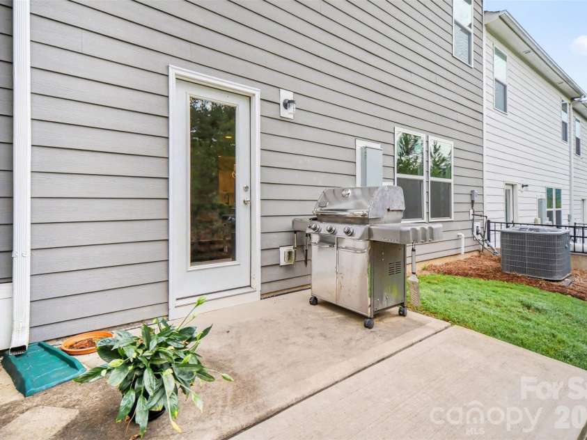 1138 Streamside Lane, York, SC 29745.  MLS# CAR4415623, YatesRealty ID 46062. 