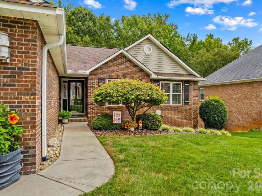 189 River Birch Circle, Mooresville, NC 28115.  MLS# CAR4416223, YatesRealty ID 46067. 