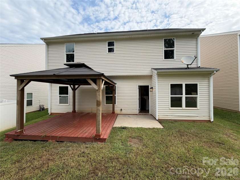8815 First Run Court, Charlotte, NC 28215.  MLS# CAR4417114, YatesRealty ID 46069. 