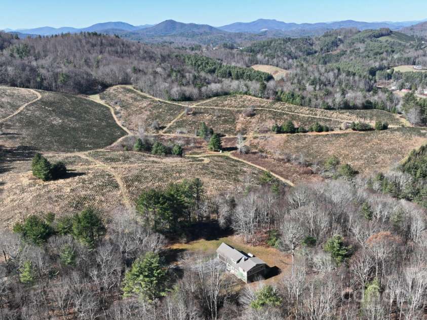 486 Hunter-Lysik Way, Laurel Springs, NC 28644.  MLS# CAR4325096, YatesRealty ID 4607. 