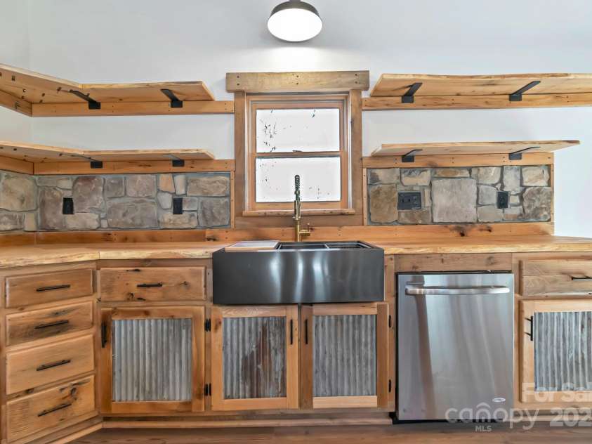 486 Hunter-Lysik Way, Laurel Springs, NC 28644.  MLS# CAR4325096, YatesRealty ID 4607. 