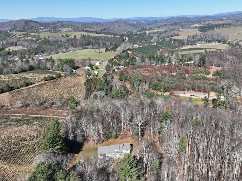 486 Hunter-Lysik Way, Laurel Springs, NC 28644.  MLS# CAR4325096, YatesRealty ID 4607. 