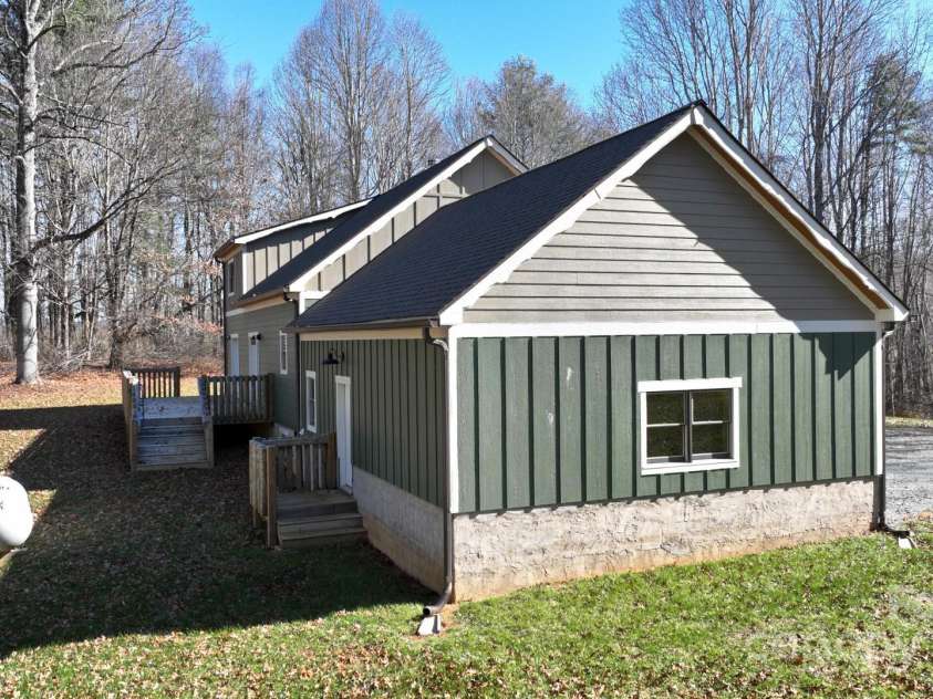 486 Hunter-Lysik Way, Laurel Springs, NC 28644.  MLS# CAR4325096, YatesRealty ID 4607. 