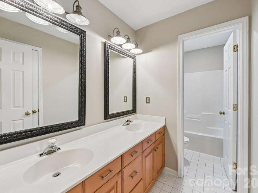 4123 Mountain Cove Drive, Charlotte, NC 28216.  MLS# CAR4415906, YatesRealty ID 46072. 