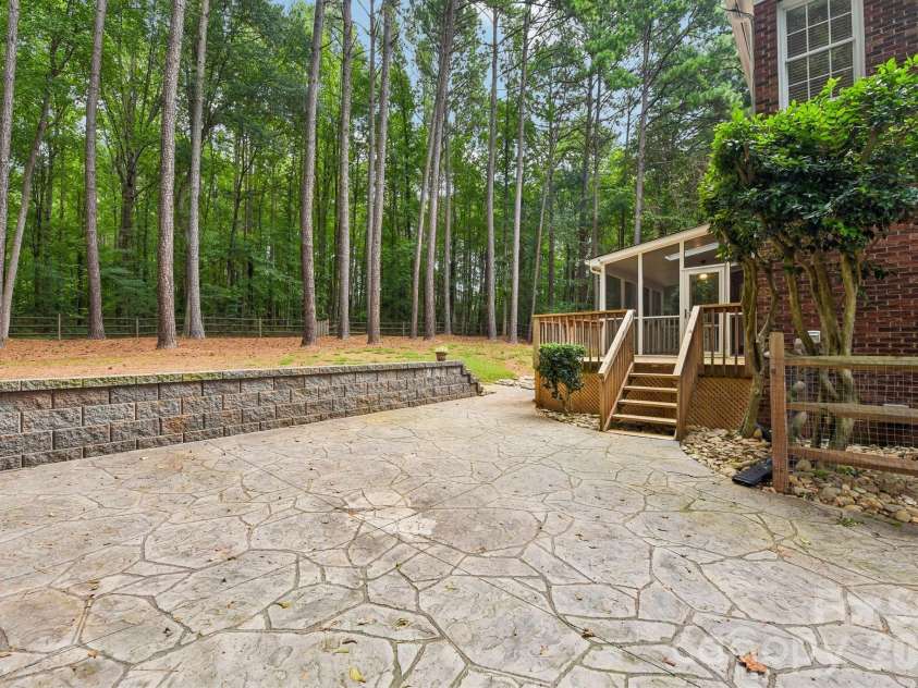 4123 Mountain Cove Drive, Charlotte, NC 28216.  MLS# CAR4415906, YatesRealty ID 46072. 