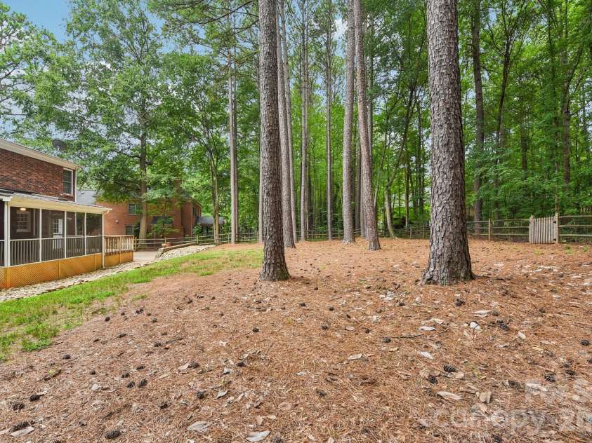 4123 Mountain Cove Drive, Charlotte, NC 28216.  MLS# CAR4415906, YatesRealty ID 46072. 
