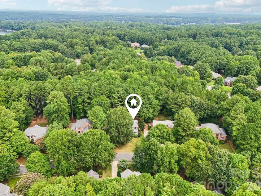 4123 Mountain Cove Drive, Charlotte, NC 28216.  MLS# CAR4415906, YatesRealty ID 46072. 
