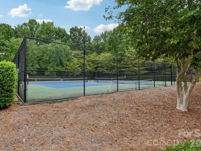 4123 Mountain Cove Drive, Charlotte, NC 28216.  MLS# CAR4415906, YatesRealty ID 46072. 