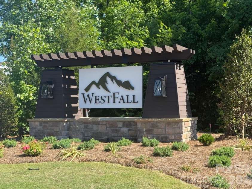 2805 Westmont Drive, Gastonia, NC 28052.  MLS# CAR4417103, YatesRealty ID 46074. 