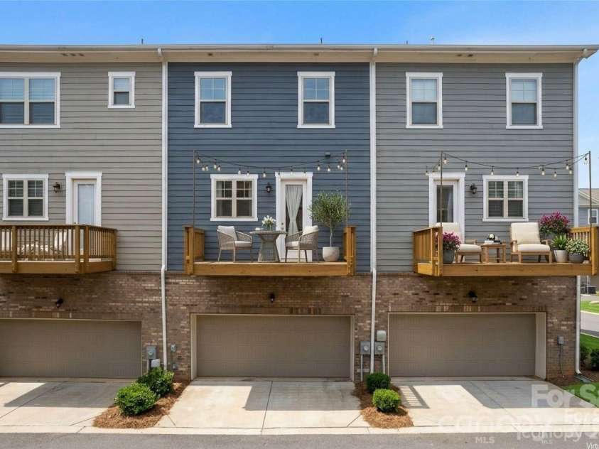 9604 Ainslie Downs Street, Charlotte, NC 28273.  MLS# CAR4416440, YatesRealty ID 46075. 