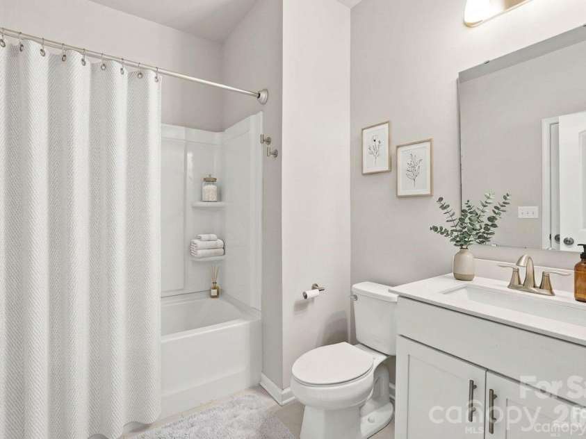 9604 Ainslie Downs Street, Charlotte, NC 28273.  MLS# CAR4416440, YatesRealty ID 46075. Full bath