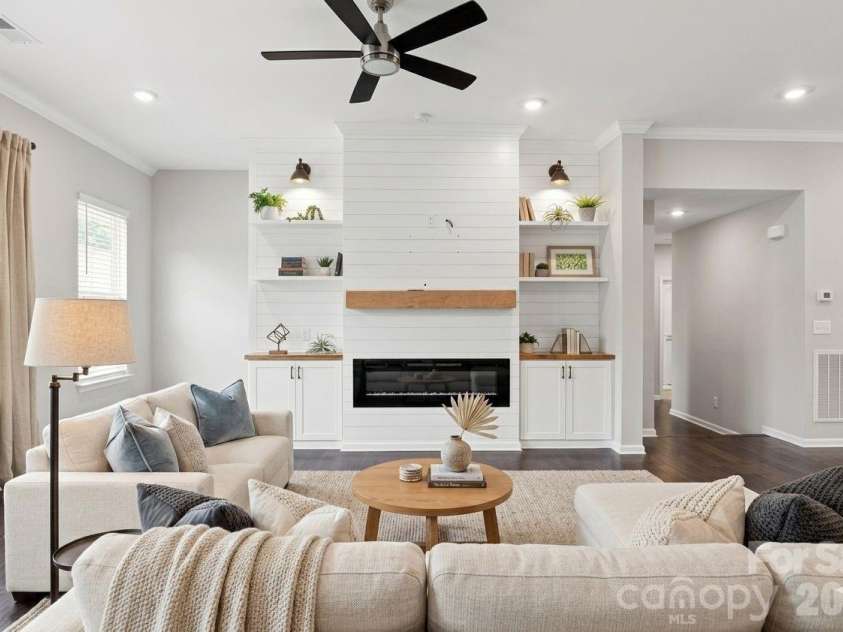 9604 Ainslie Downs Street, Charlotte, NC 28273.  MLS# CAR4416440, YatesRealty ID 46075. Wide open floorplan
