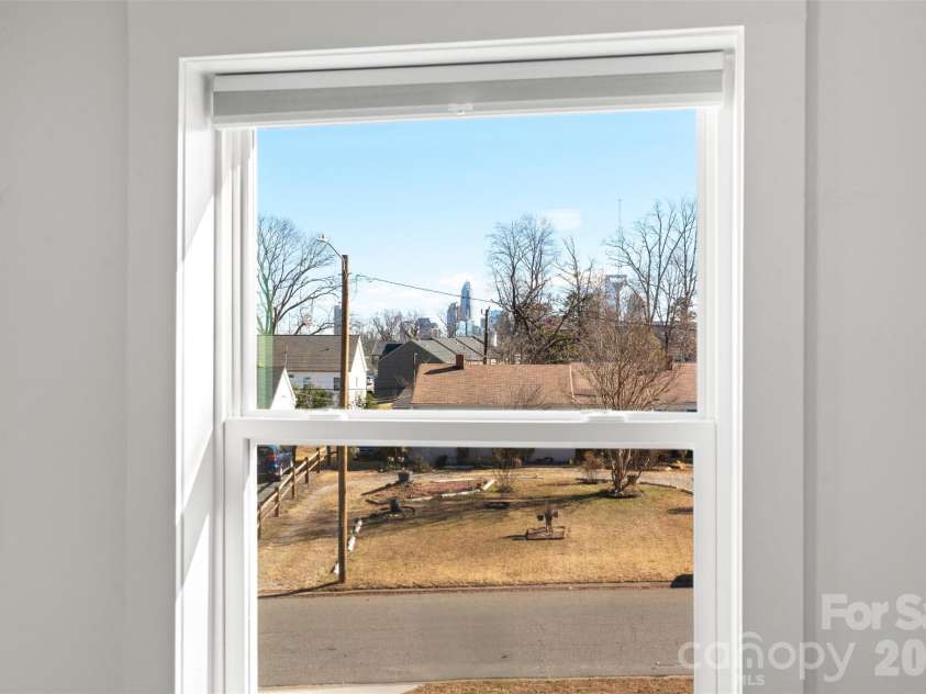 3019 Columbus Circle, Charlotte, NC 28208.  MLS# CAR4416977, YatesRealty ID 46076. 