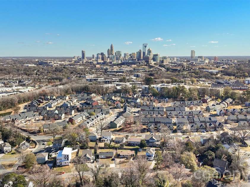 3019 Columbus Circle, Charlotte, NC 28208.  MLS# CAR4416977, YatesRealty ID 46076. 