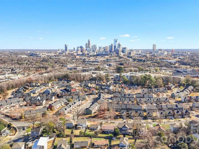 3019 Columbus Circle, Charlotte, NC 28208.  MLS# CAR4416977, YatesRealty ID 46076. 