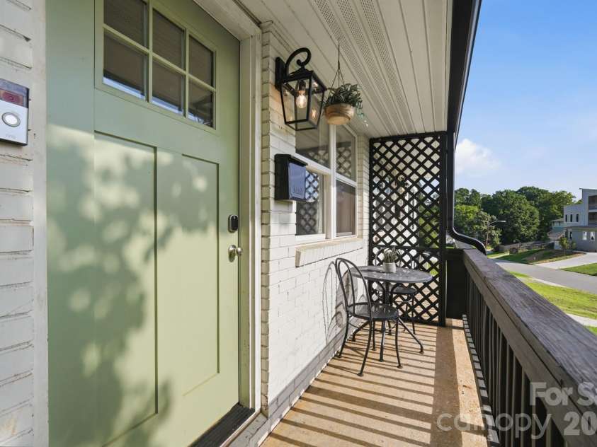 3019 Columbus Circle, Charlotte, NC 28208.  MLS# CAR4416977, YatesRealty ID 46076. Unit 3019