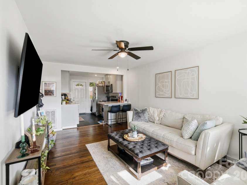 3019 Columbus Circle, Charlotte, NC 28208.  MLS# CAR4416977, YatesRealty ID 46076. Unit 3019
