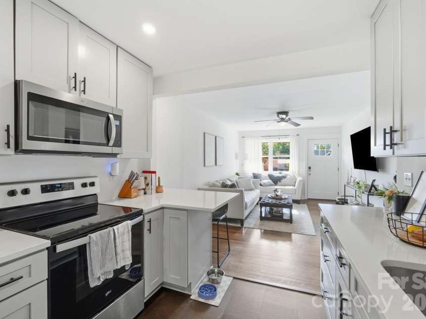 3019 Columbus Circle, Charlotte, NC 28208.  MLS# CAR4416977, YatesRealty ID 46076. Unit 3019