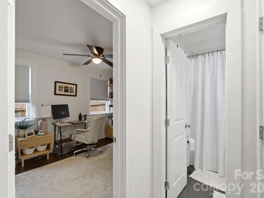 3019 Columbus Circle, Charlotte, NC 28208.  MLS# CAR4416977, YatesRealty ID 46076. Unit 3019