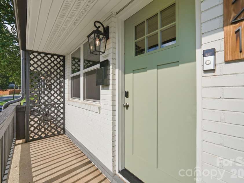 3019 Columbus Circle, Charlotte, NC 28208.  MLS# CAR4416977, YatesRealty ID 46076. Unit 3021