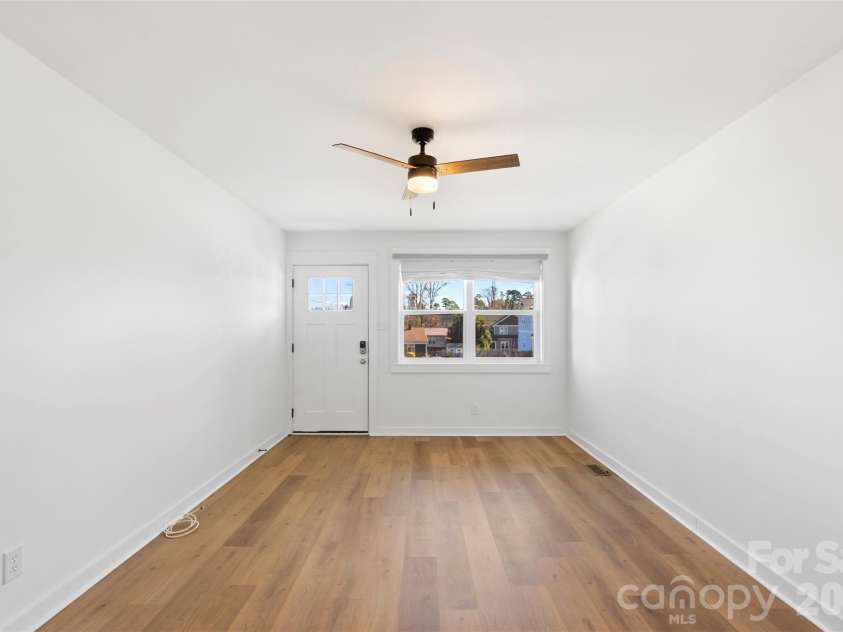 3019 Columbus Circle, Charlotte, NC 28208.  MLS# CAR4416977, YatesRealty ID 46076. Unit 3021