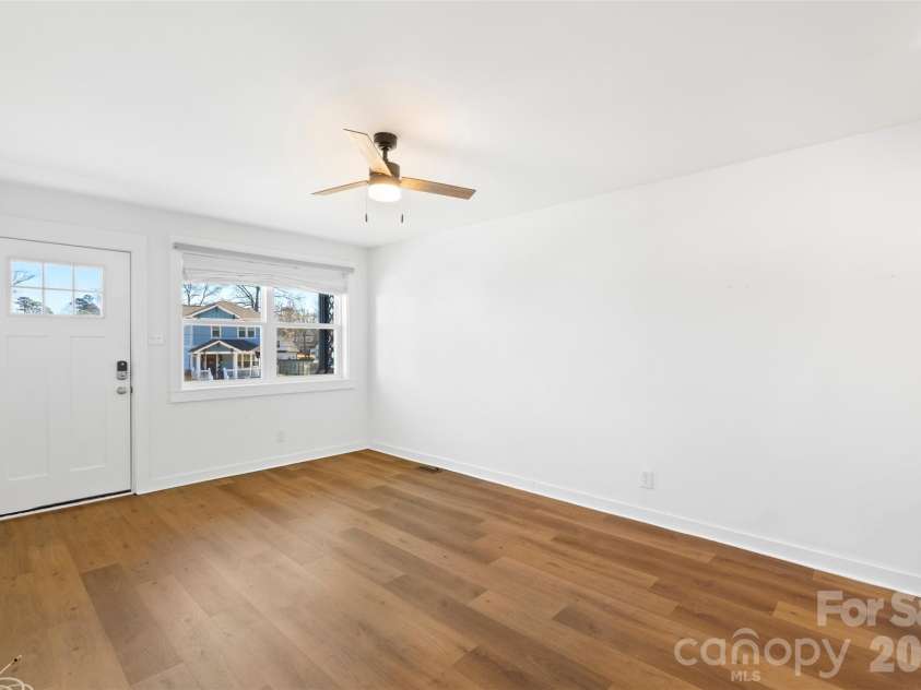 3019 Columbus Circle, Charlotte, NC 28208.  MLS# CAR4416977, YatesRealty ID 46076. Unit 3021