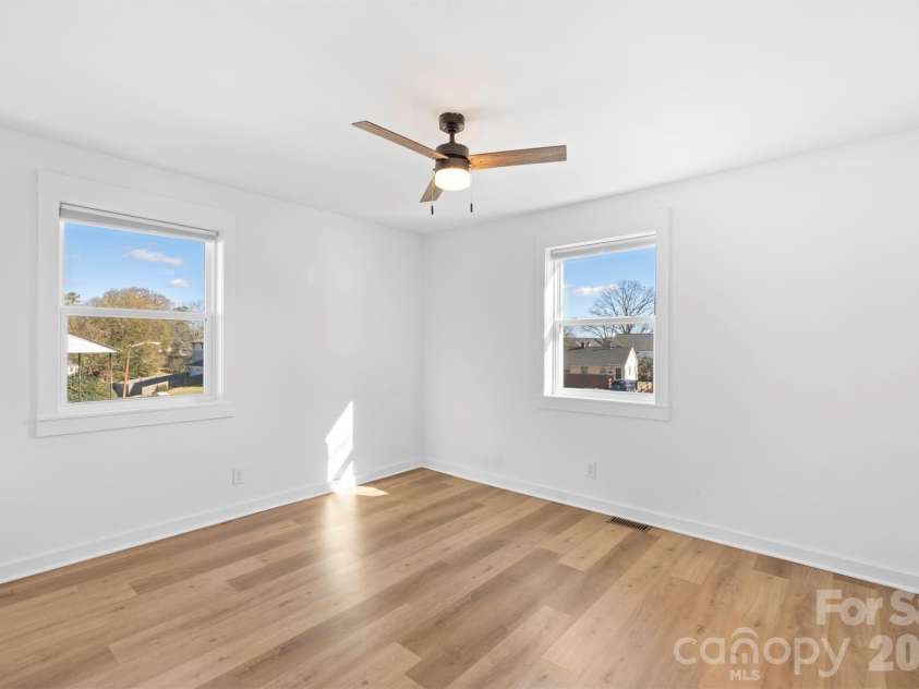 3019 Columbus Circle, Charlotte, NC 28208.  MLS# CAR4416977, YatesRealty ID 46076. Unit 3021