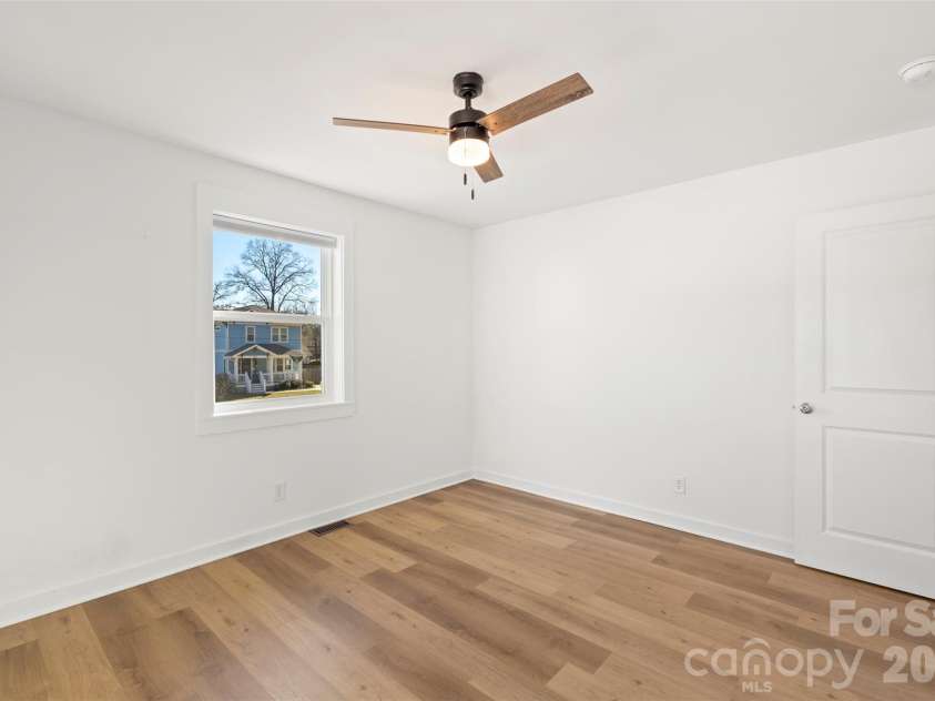 3019 Columbus Circle, Charlotte, NC 28208.  MLS# CAR4416977, YatesRealty ID 46076. Unit 3021