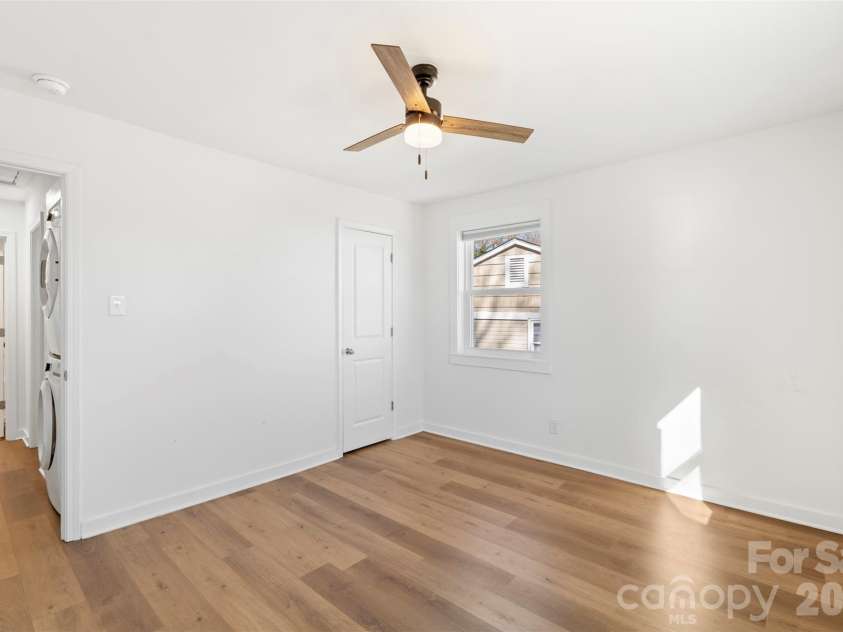 3019 Columbus Circle, Charlotte, NC 28208.  MLS# CAR4416977, YatesRealty ID 46076. Unit 3021