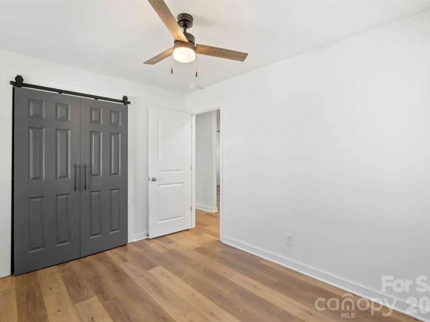3019 Columbus Circle, Charlotte, NC 28208.  MLS# CAR4416977, YatesRealty ID 46076. Unit 3021
