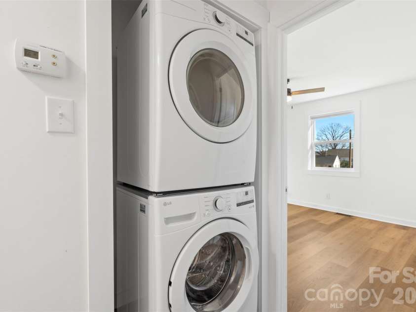 3019 Columbus Circle, Charlotte, NC 28208.  MLS# CAR4416977, YatesRealty ID 46076. Unit 3021