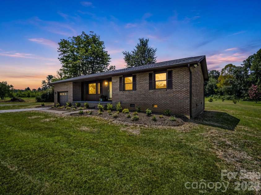 24 Verbena Way, Flat Rock, NC 28731.  MLS# CAR4413467, YatesRealty ID 46077. 