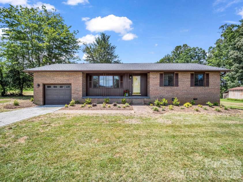 24 Verbena Way, Flat Rock, NC 28731.  MLS# CAR4413467, YatesRealty ID 46077. 