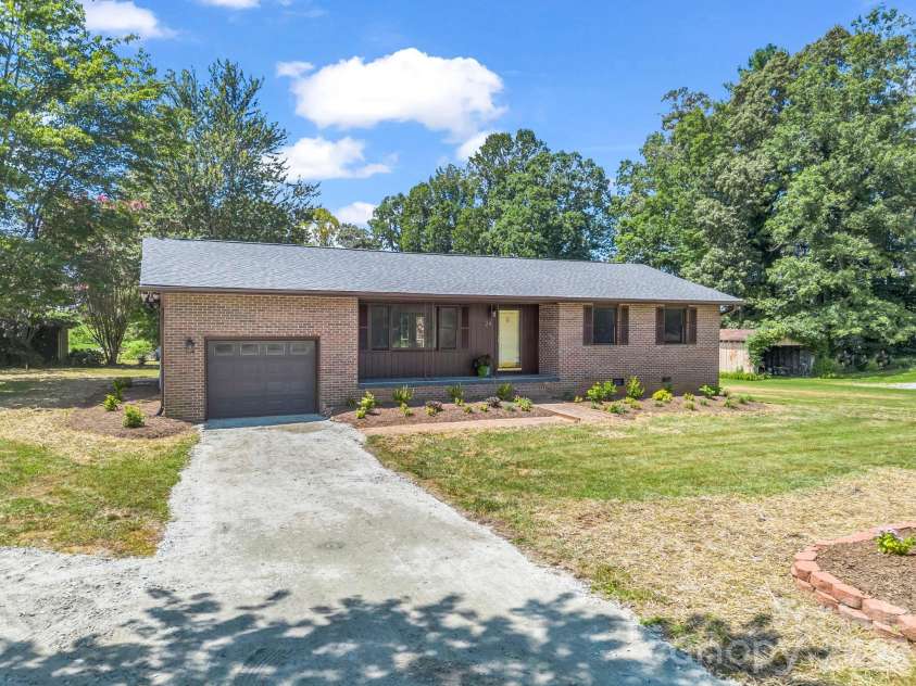 24 Verbena Way, Flat Rock, NC 28731.  MLS# CAR4413467, YatesRealty ID 46077. 