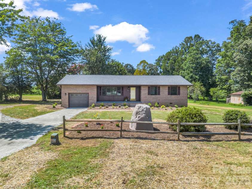 24 Verbena Way, Flat Rock, NC 28731.  MLS# CAR4413467, YatesRealty ID 46077. 