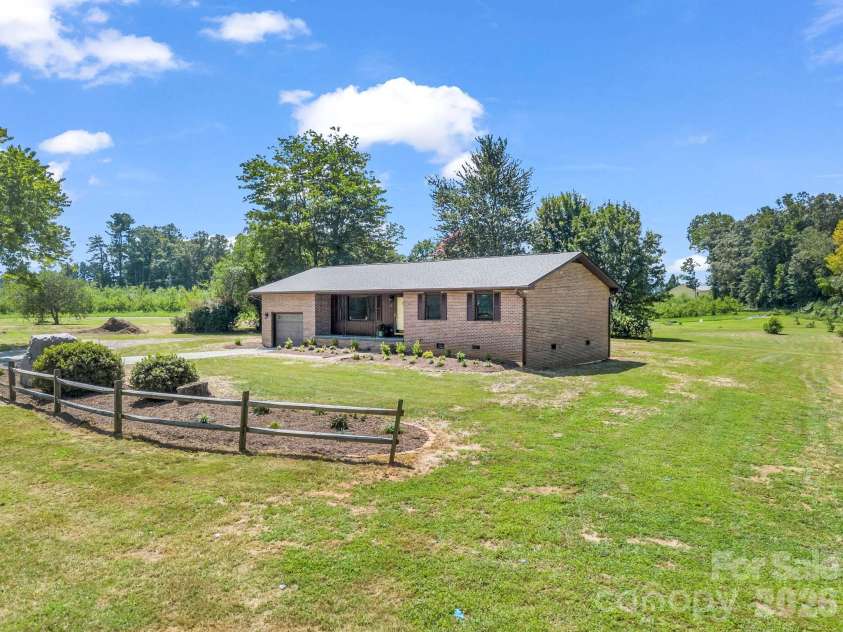 24 Verbena Way, Flat Rock, NC 28731.  MLS# CAR4413467, YatesRealty ID 46077. 