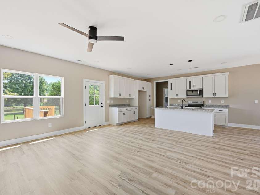 1517 Robin Road, Newton, NC 28658.  MLS# CAR4417102, YatesRealty ID 46080. 