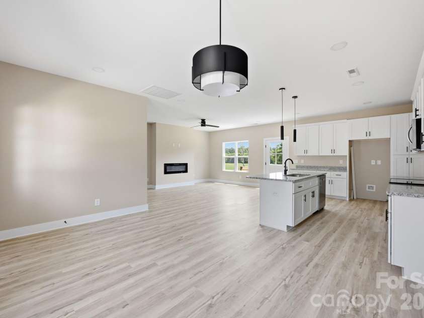 1517 Robin Road, Newton, NC 28658.  MLS# CAR4417102, YatesRealty ID 46080. 