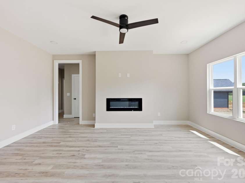 1517 Robin Road, Newton, NC 28658.  MLS# CAR4417102, YatesRealty ID 46080. 