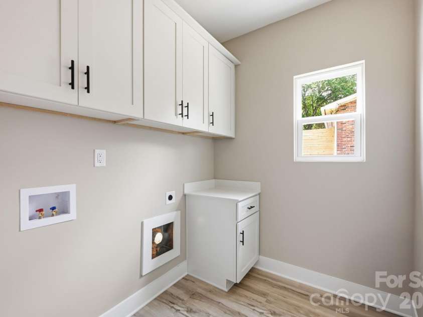 1517 Robin Road, Newton, NC 28658.  MLS# CAR4417102, YatesRealty ID 46080. 