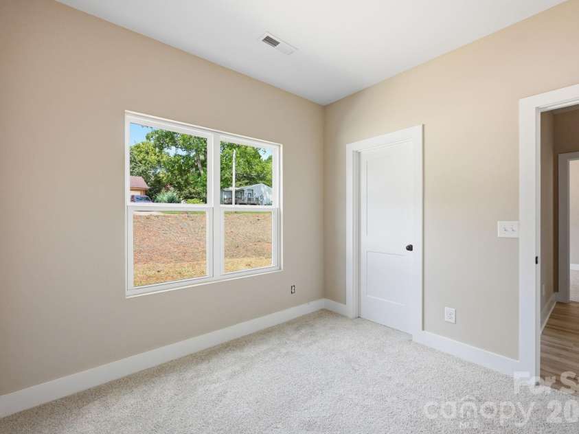 1517 Robin Road, Newton, NC 28658.  MLS# CAR4417102, YatesRealty ID 46080. 