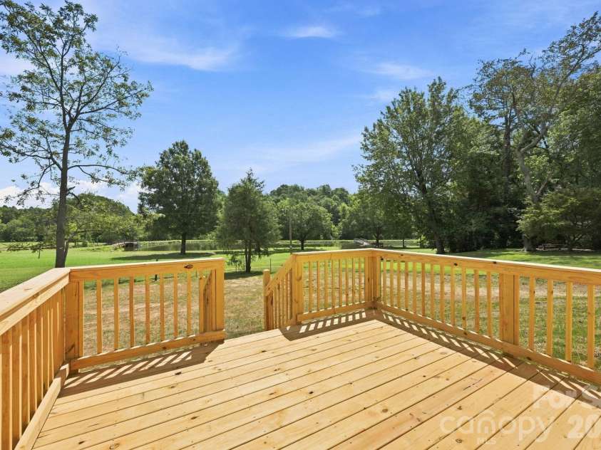 1517 Robin Road, Newton, NC 28658.  MLS# CAR4417102, YatesRealty ID 46080. 